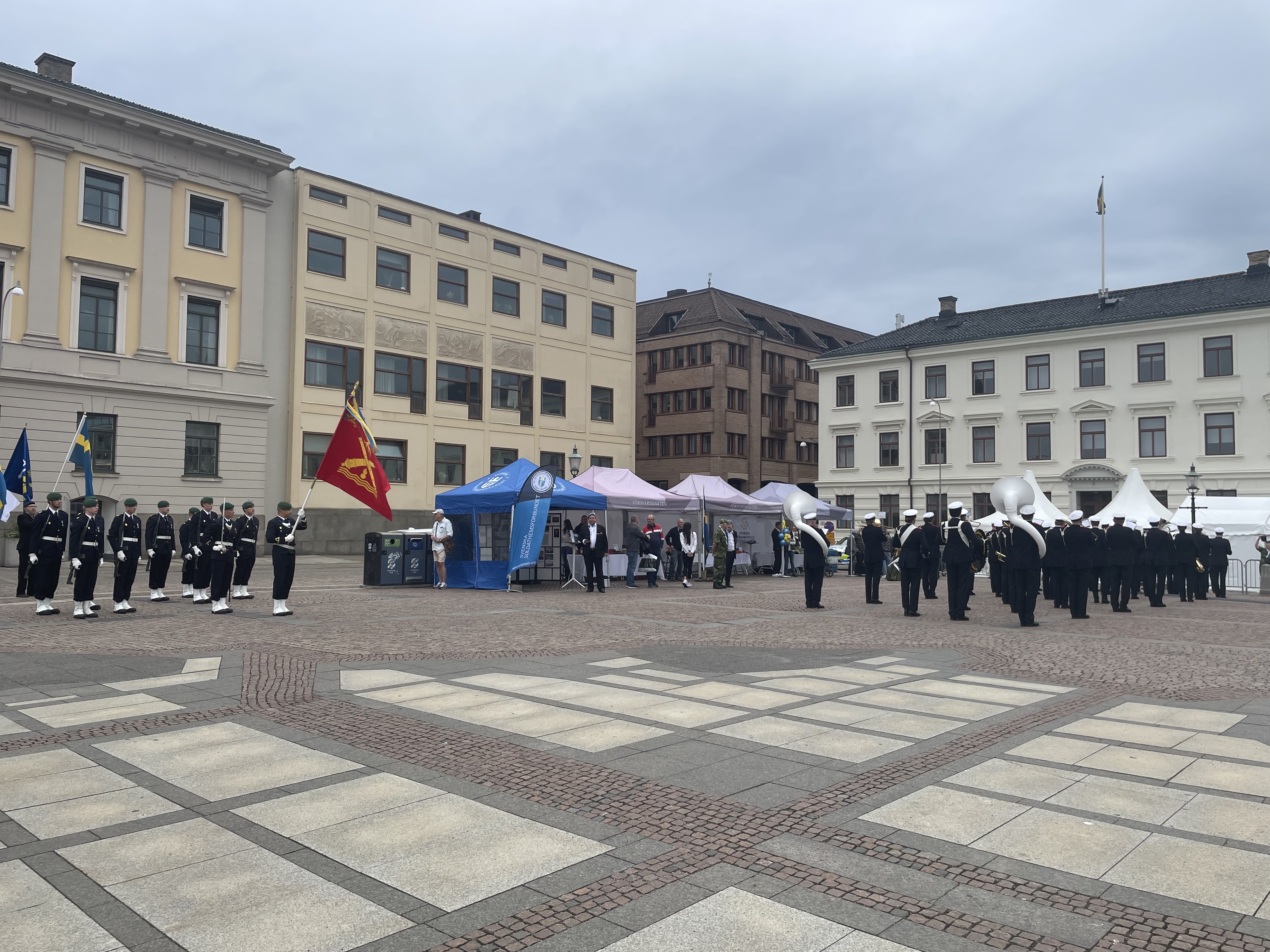 Den veteránů se vším všudy - pochod, orchestr a přelet stíhaček